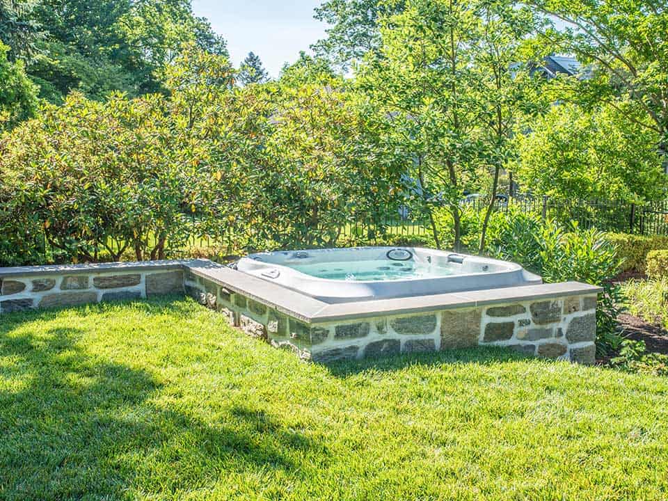 Hot tub in corner of a yard