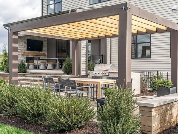 High end outdoor living space with small kitchen