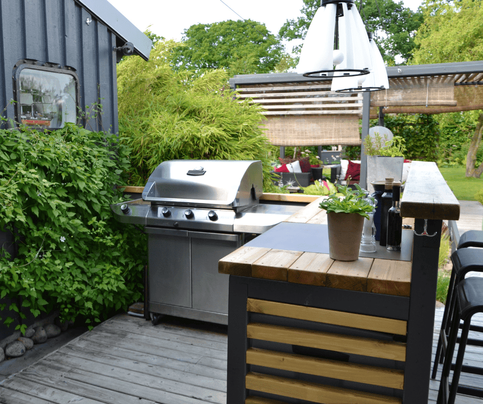 Outdoor kitchen with shades