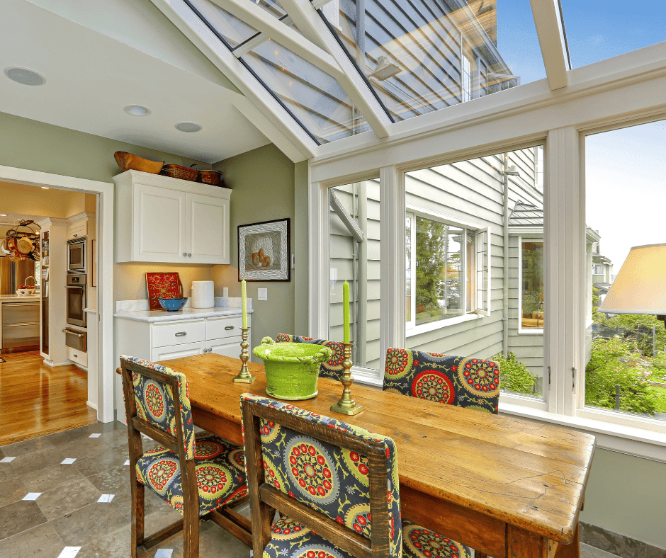 Airy sunroom 